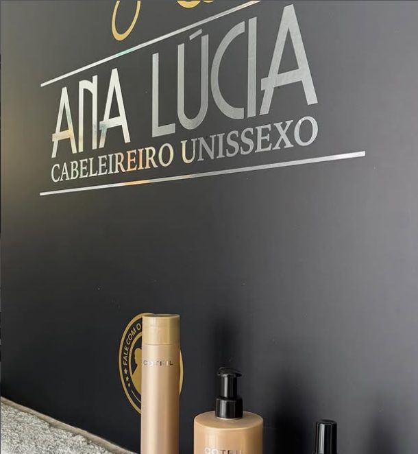 Produtos de tratamento capilar no salão ANA LÚCIA